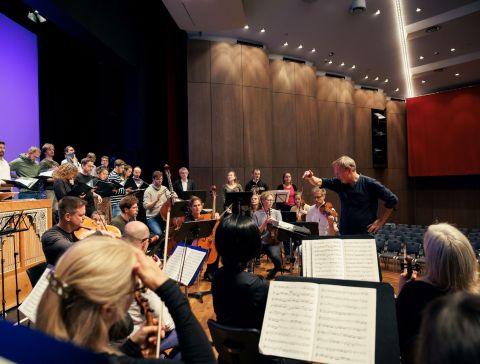 Vocalensemble Rastatt und Les Favorites_Probe Jubiläumskonzert2023 ©Felix Grünschloss.jpg